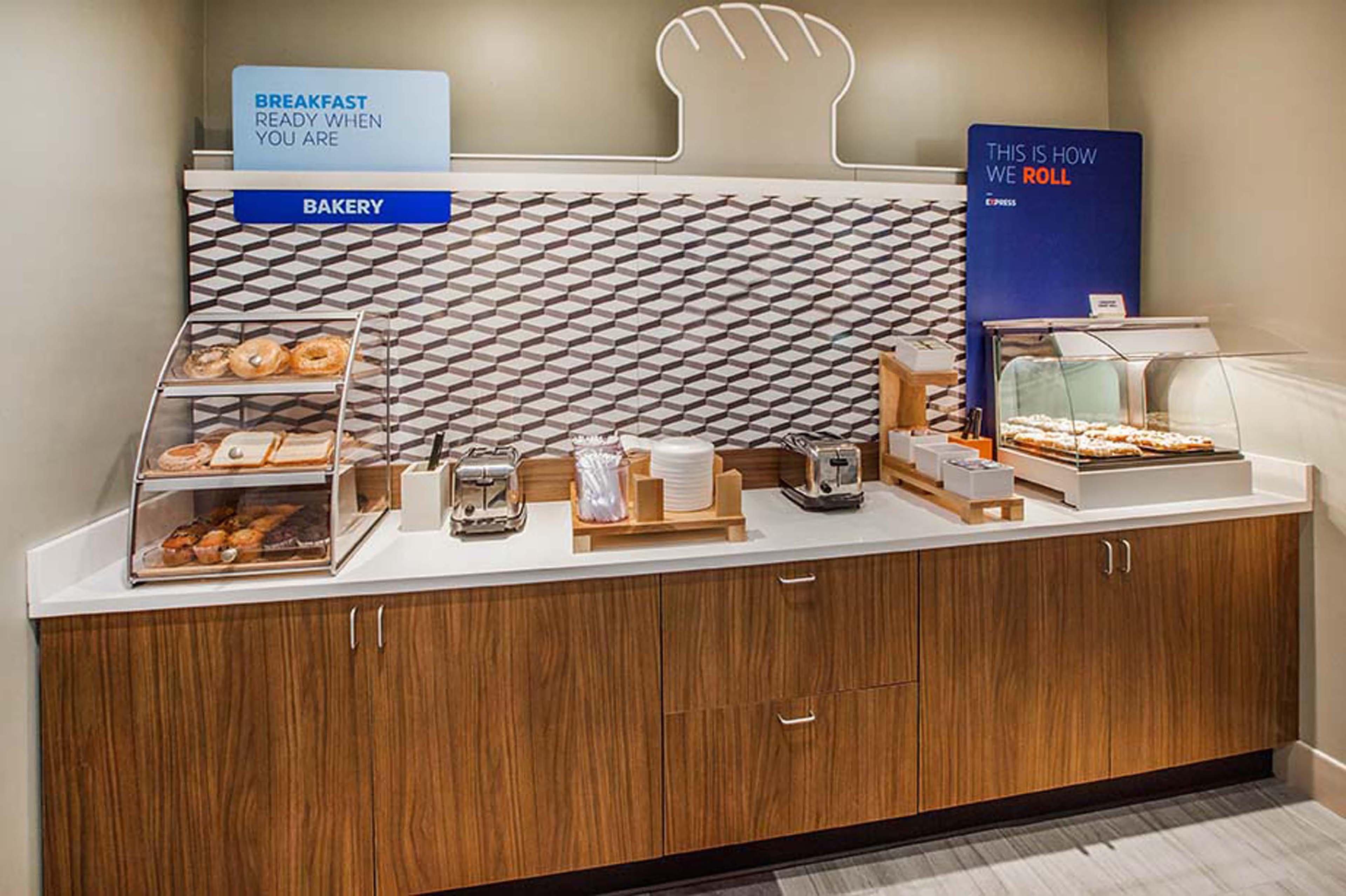 Holiday Inn Express & Suites - Forest Hill - Ft. Worth Se מראה חיצוני תמונה